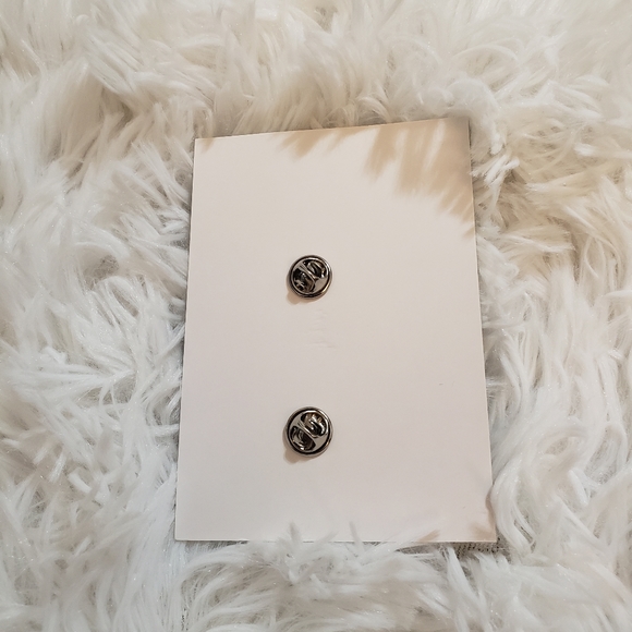 We Hunt The Flame, Wooden Pin, Hanna Hitchman, Illumicrate - Picture 3 of 3